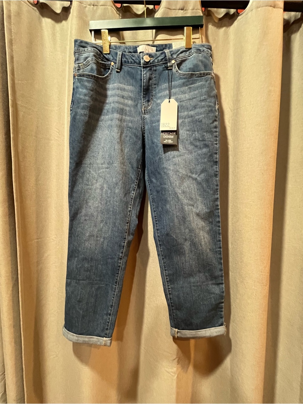 Heritage Denim 1822 Heritage Jeans in Washed Blue. Relaxed Ankle Skinny